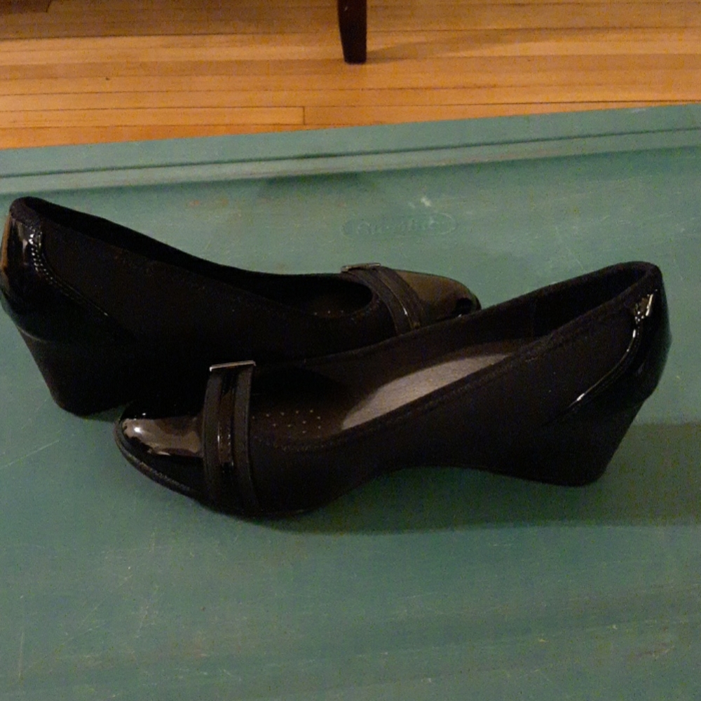 Black 7.5 heels